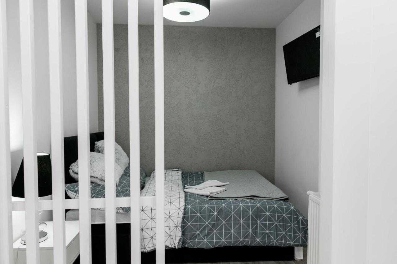 Apartament Z Lozem Malzenskim - Bezplatny Parking Poznań Exterior foto